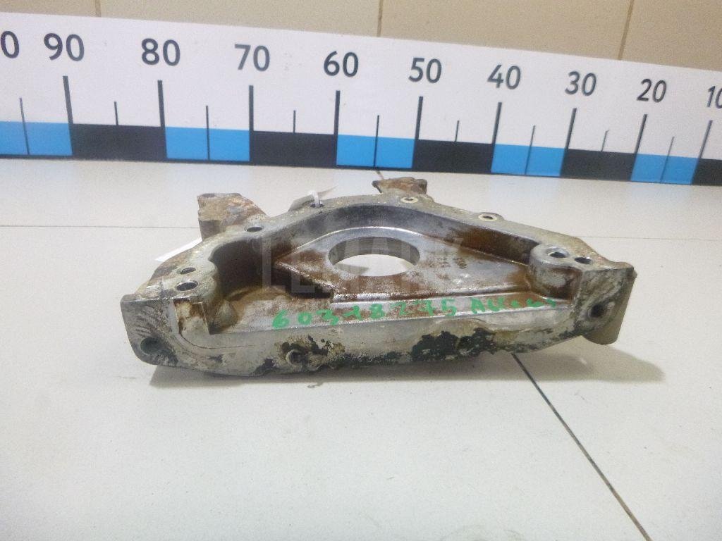 Крышка двигателя передняя