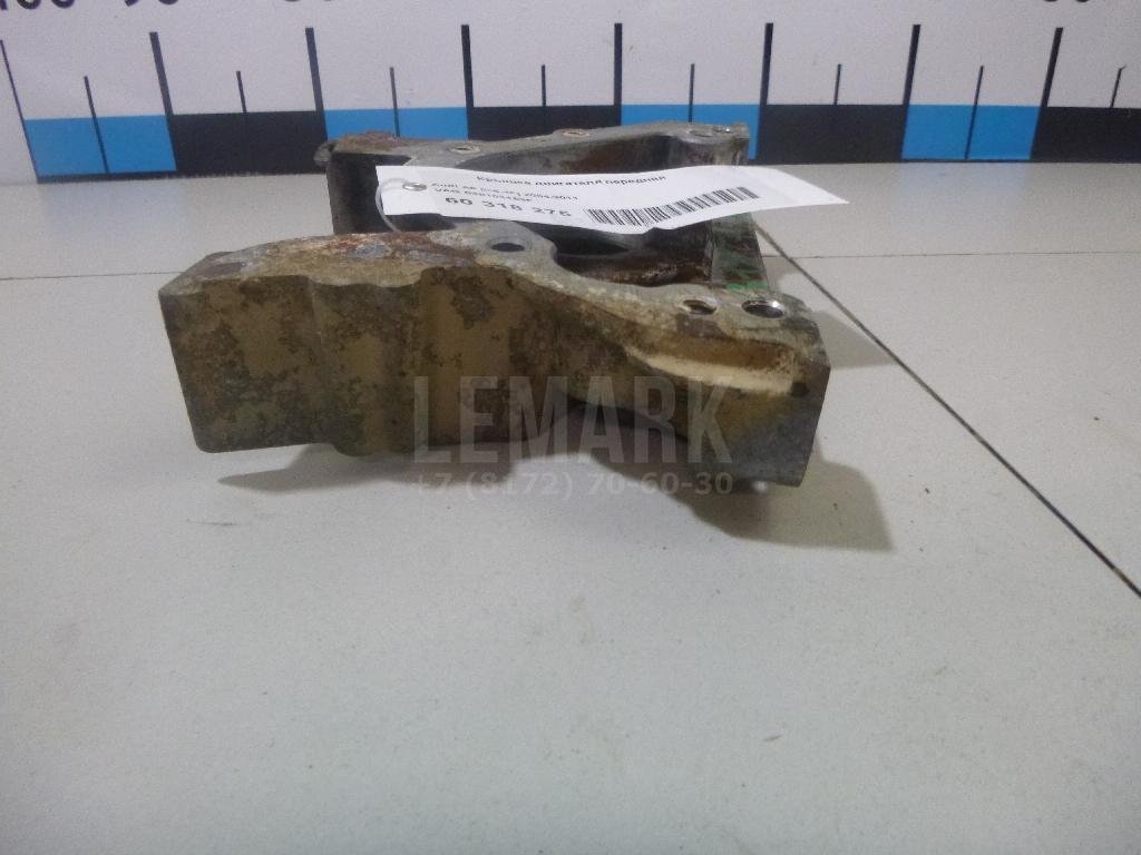 Крышка двигателя передняя