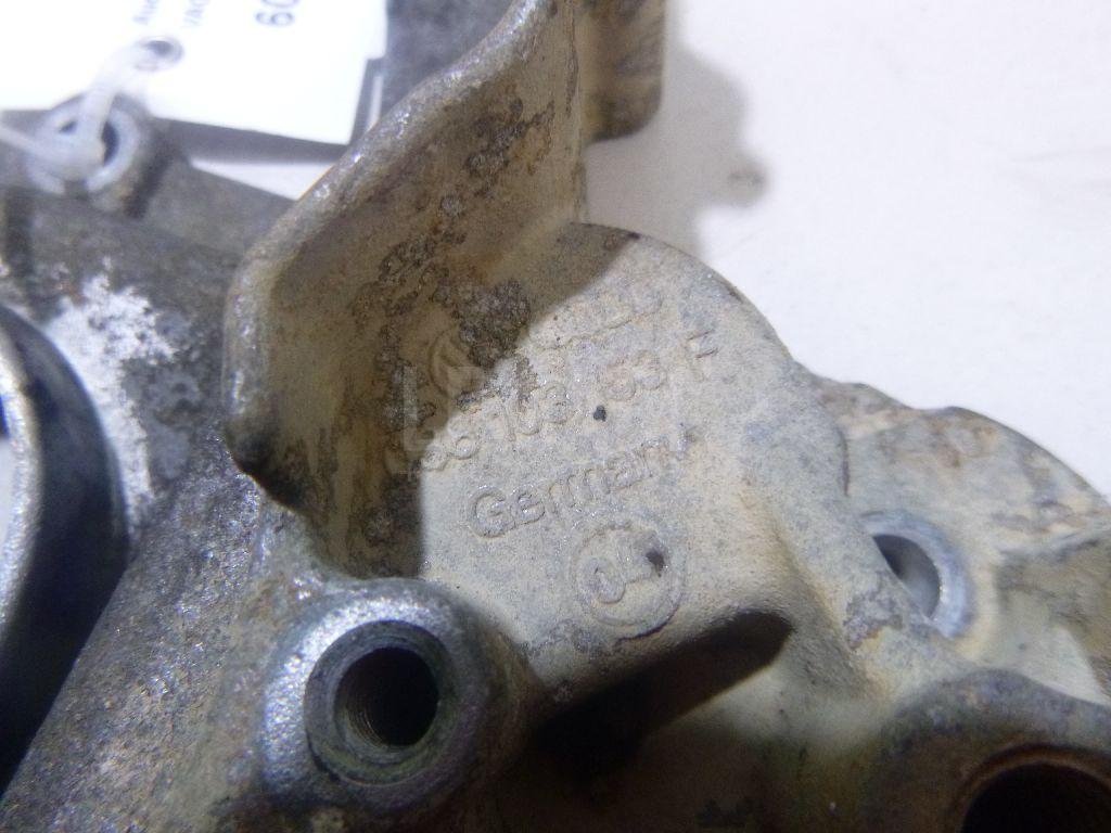 Крышка двигателя передняя