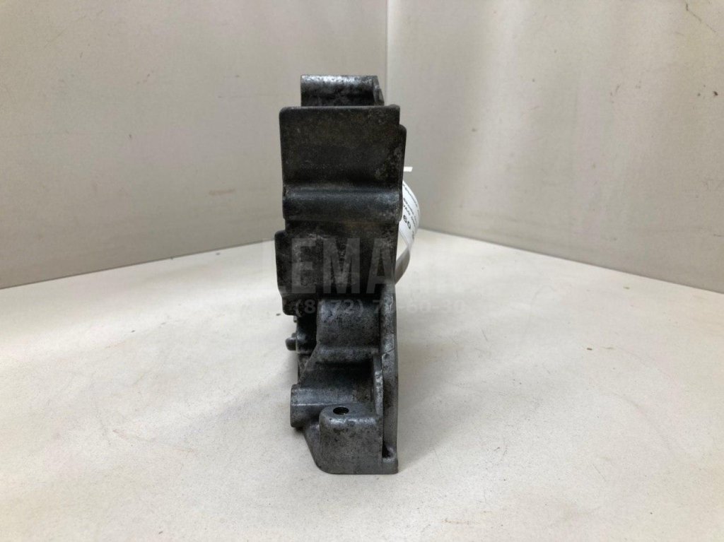 Крышка двигателя передняя