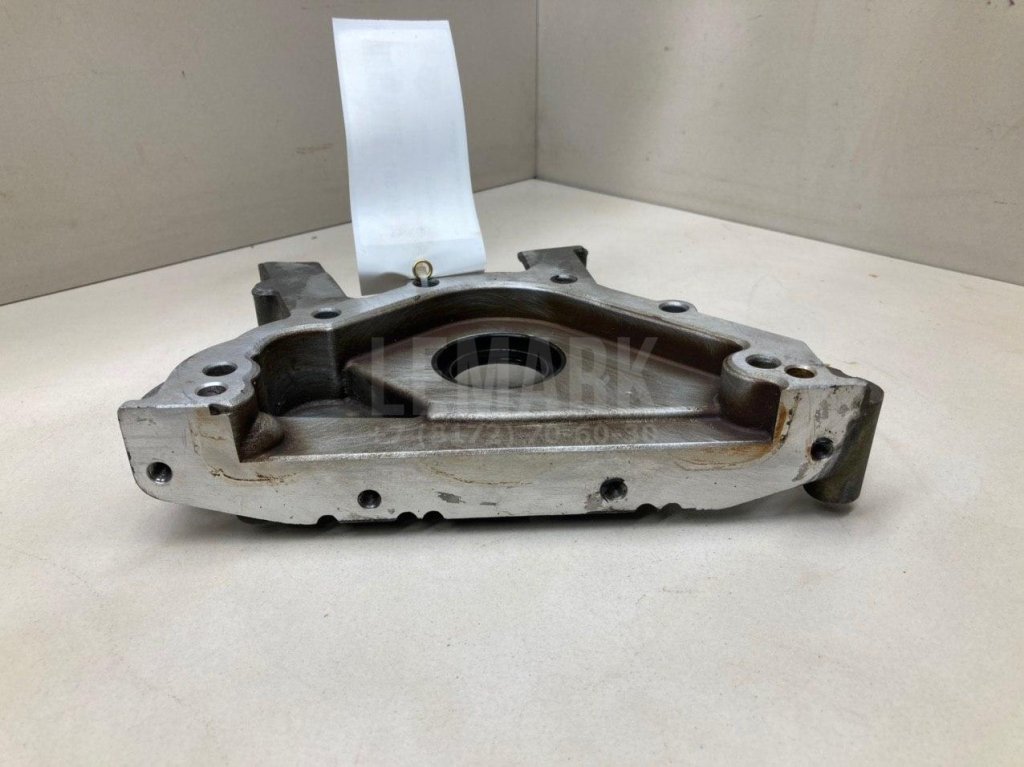 Крышка двигателя передняя