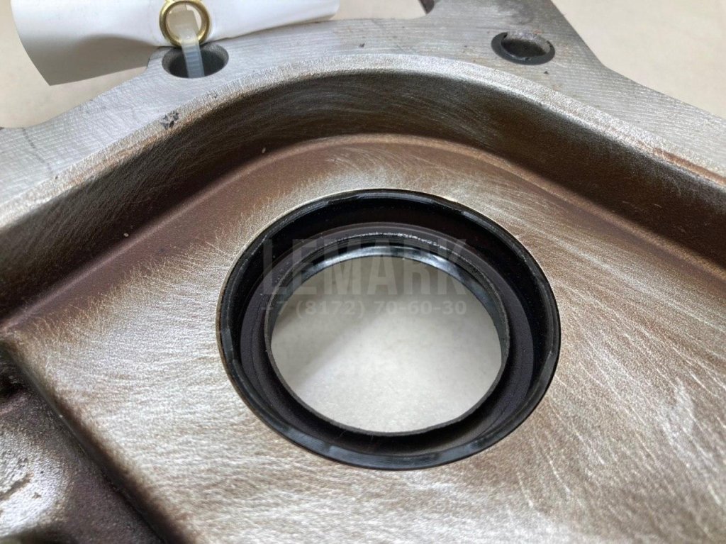 Крышка двигателя передняя