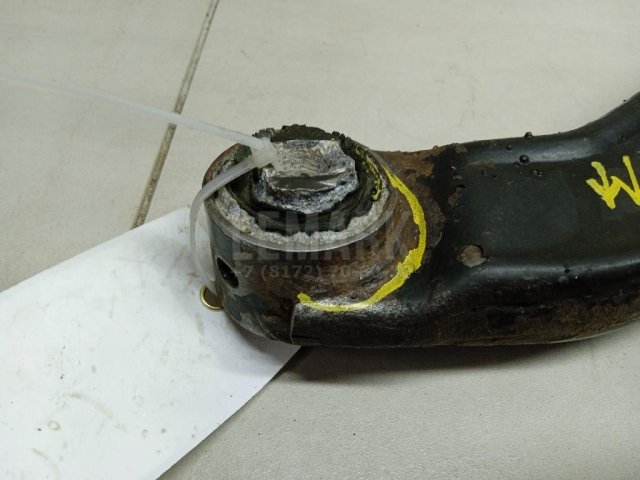 Рычаг задний верхний правый