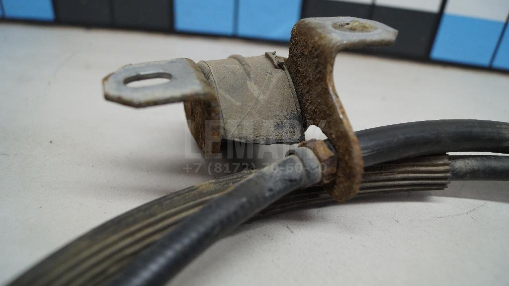 Трос стояночного тормоза правый