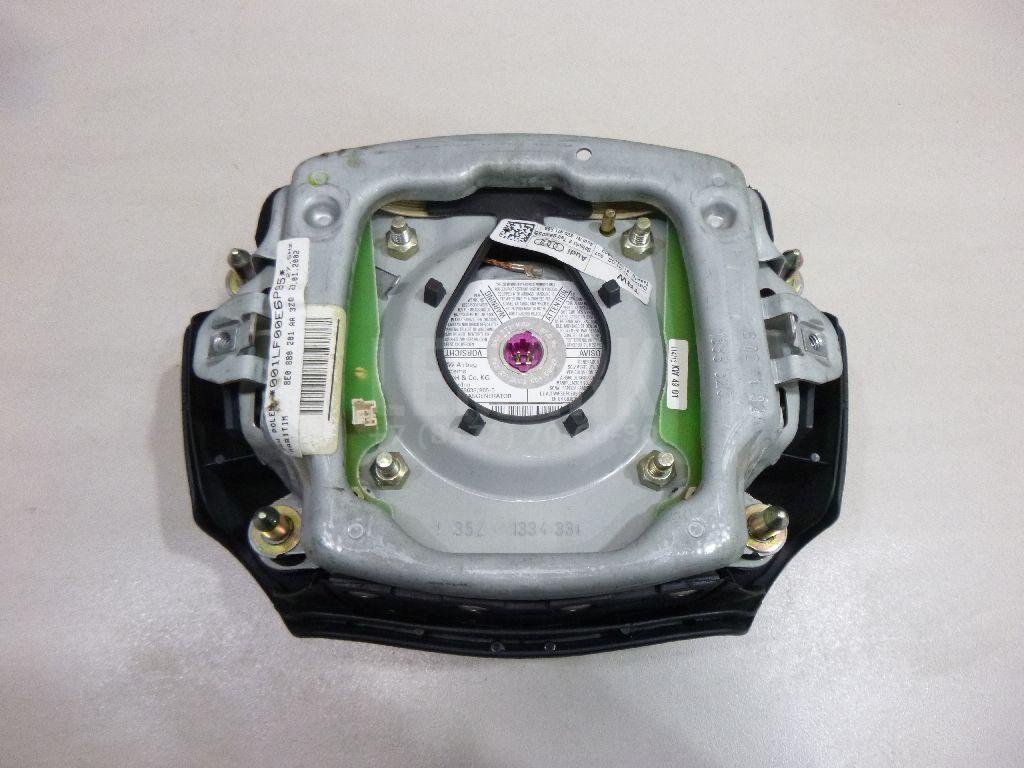 Подушка безопасности в рулевое колесо