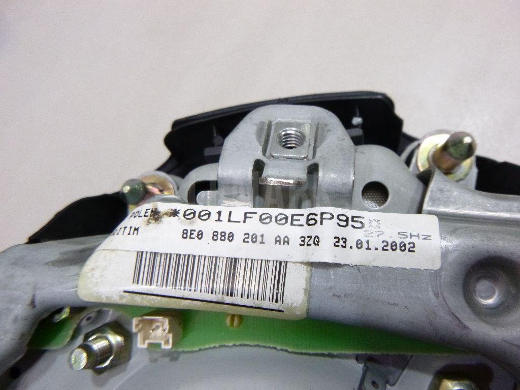 Подушка безопасности в рулевое колесо