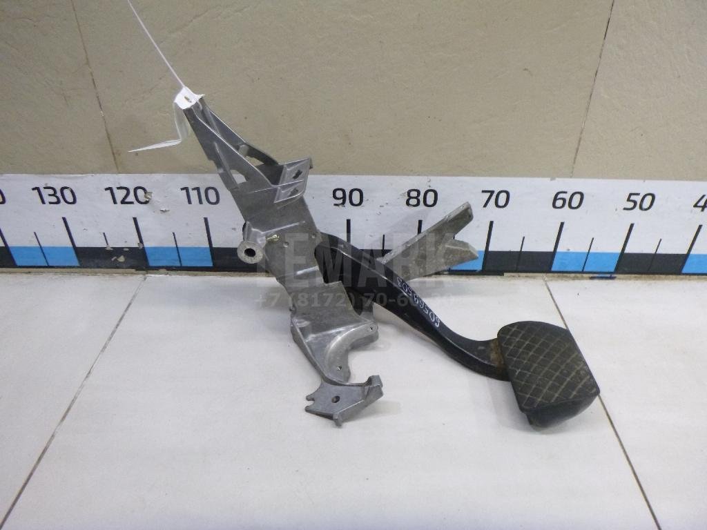 Педаль тормоза