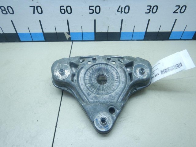 Кронштейн амортизатора