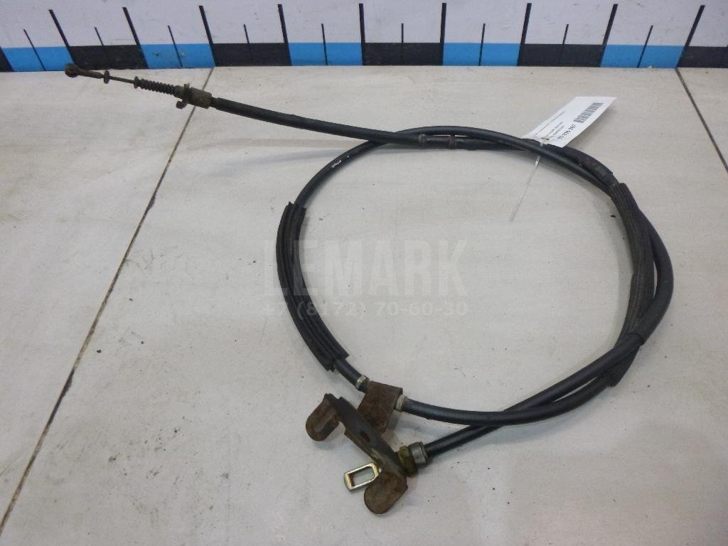 Трос стояночного тормоза правый