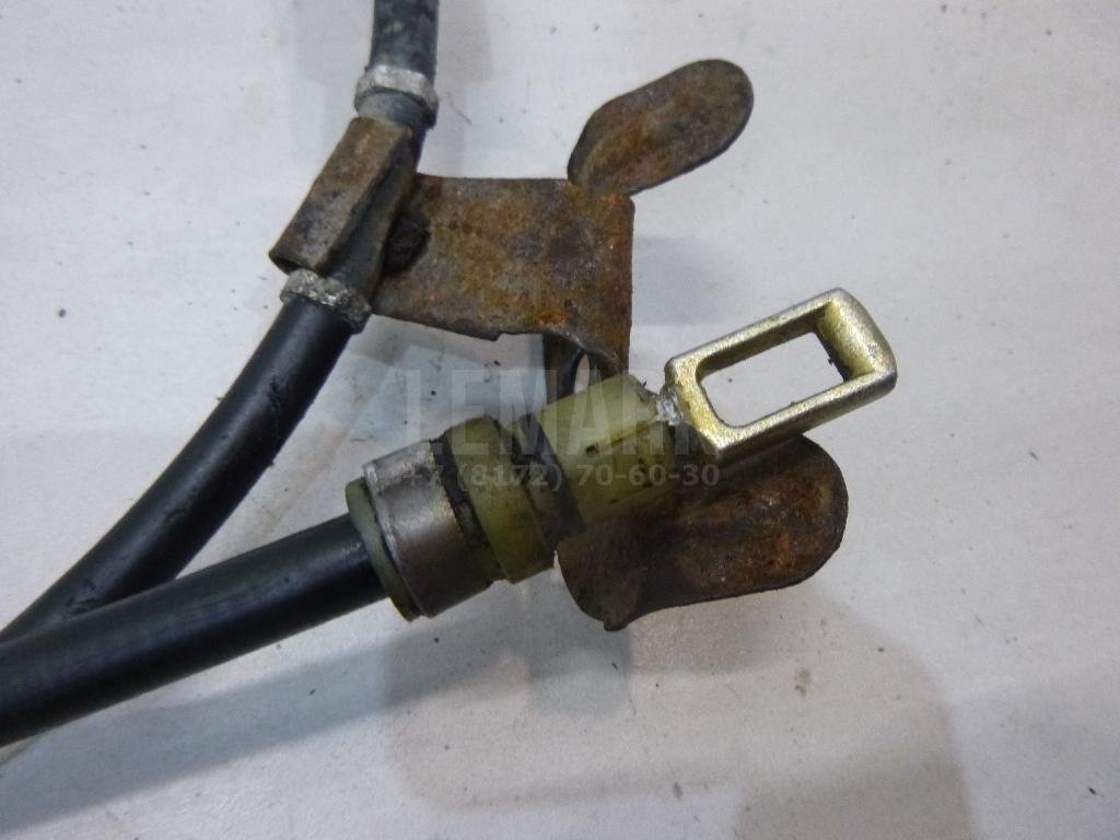 Трос стояночного тормоза правый