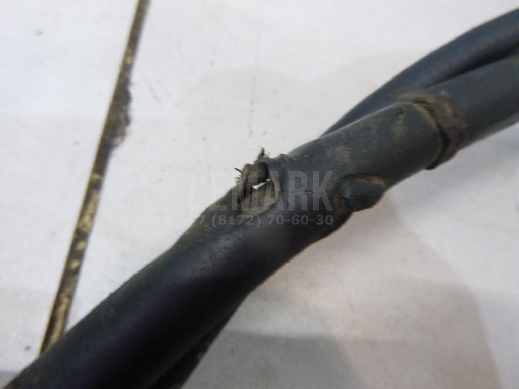 Трос стояночного тормоза правый