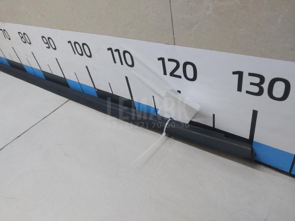 Накладка стекла переднего правого