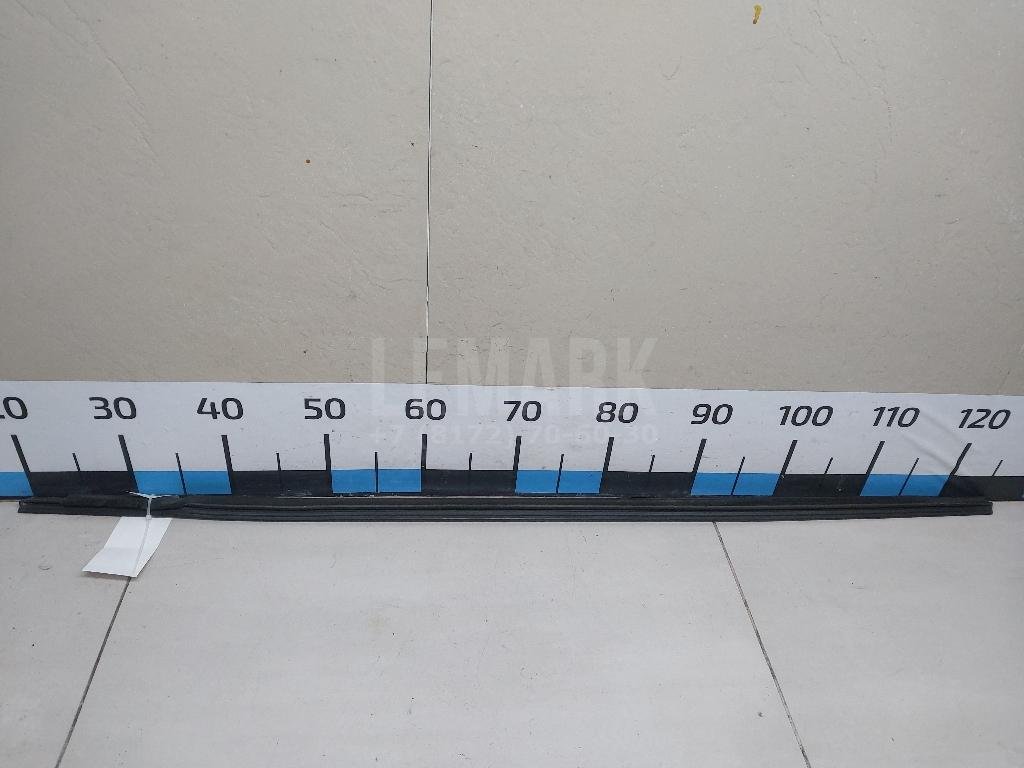 Накладка стекла переднего правого