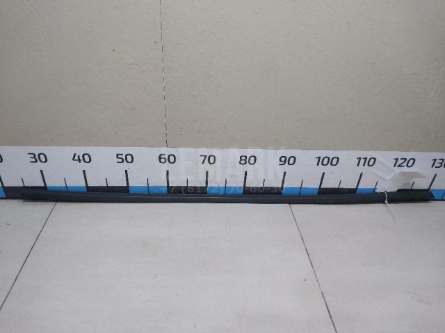 Накладка стекла переднего правого