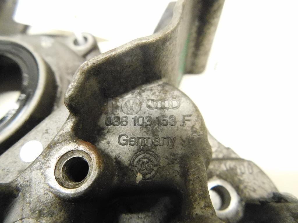 Крышка двигателя передняя