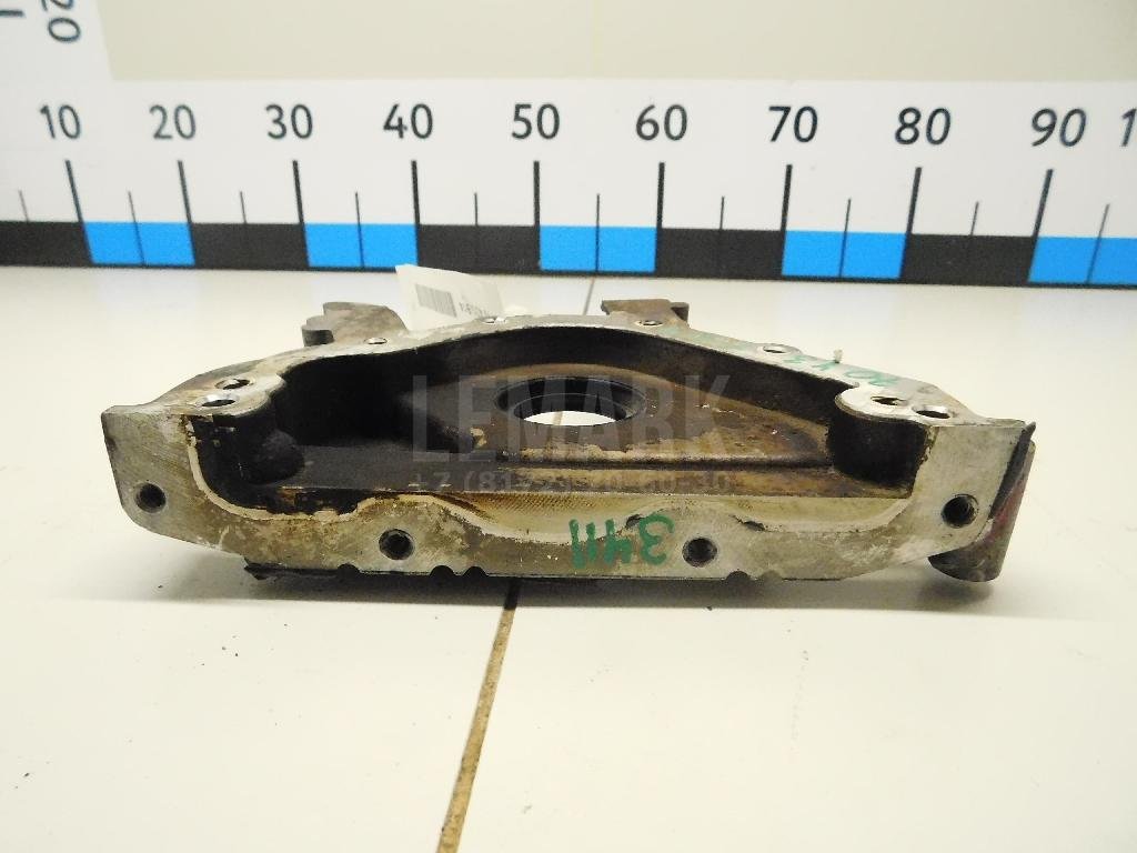 Крышка двигателя передняя