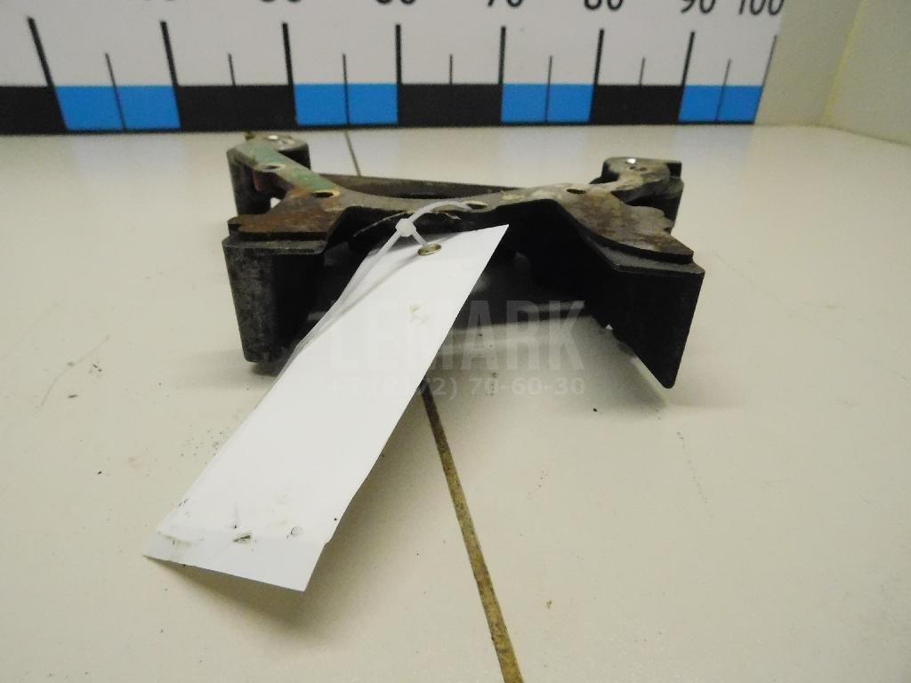 Крышка двигателя передняя