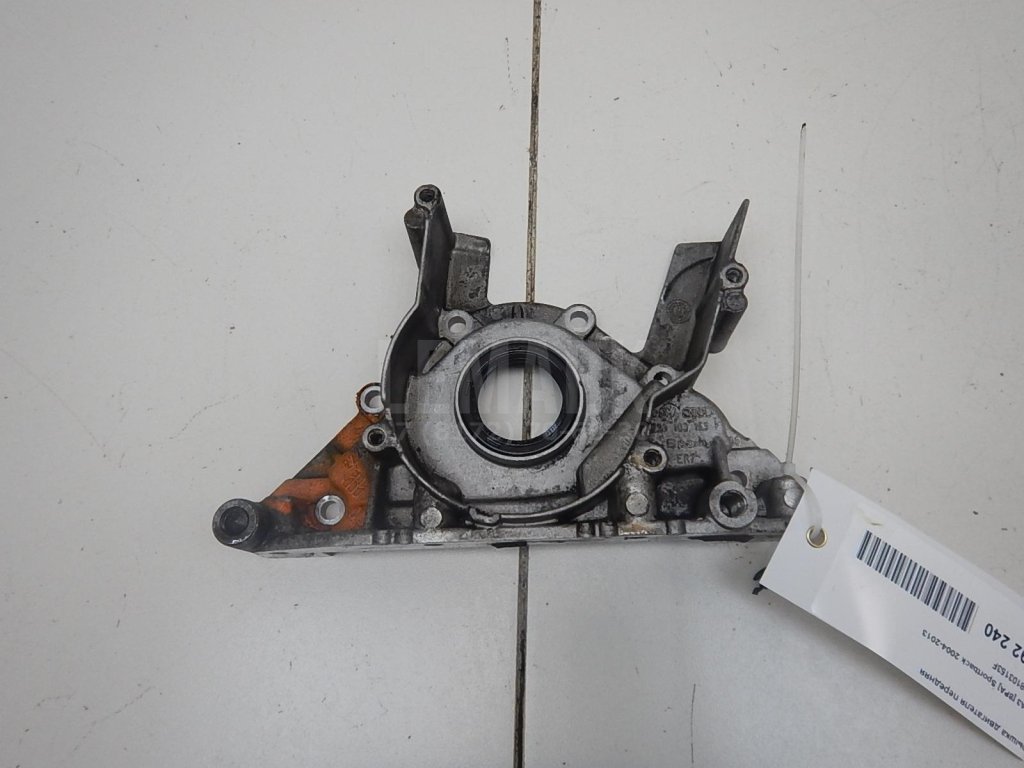 Крышка двигателя передняя