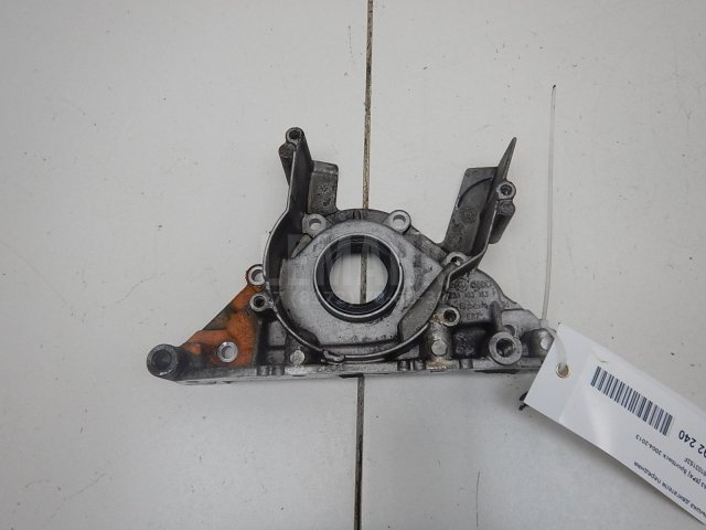 Крышка двигателя передняя