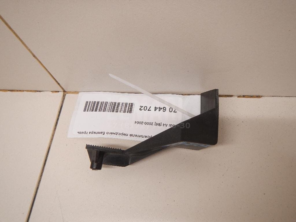 Кронштейн усилителя переднего бампера правый