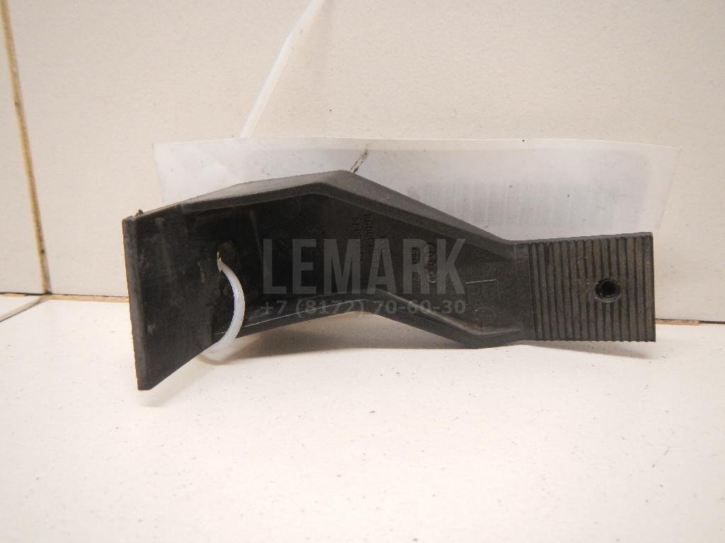 Кронштейн усилителя переднего бампера правый