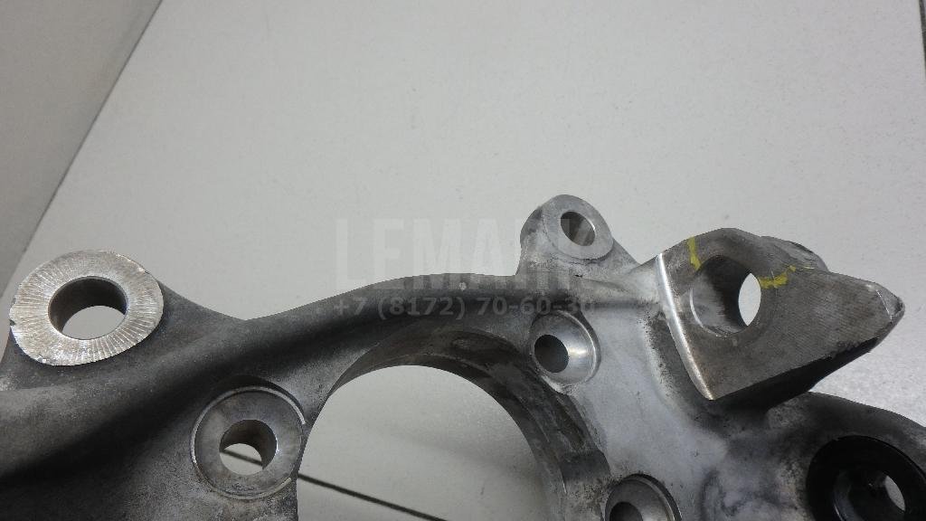 Кулак поворотный передний правый