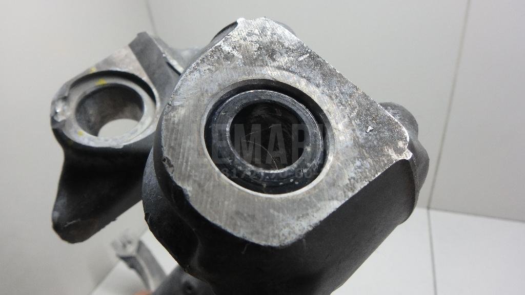 Кулак поворотный передний правый