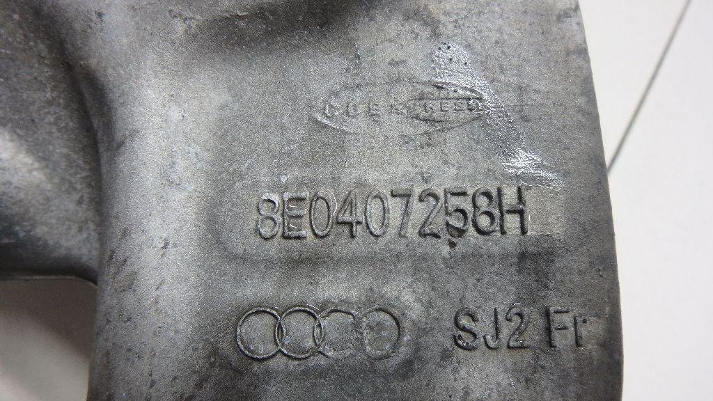 Кулак поворотный передний правый