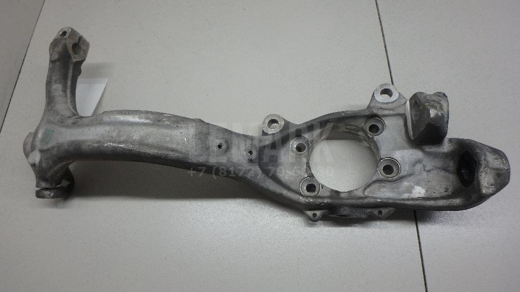 Кулак поворотный передний правый