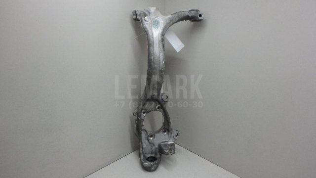 Кулак поворотный передний правый