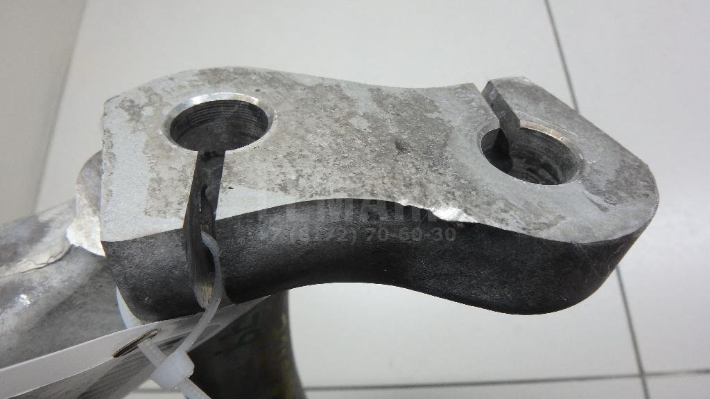 Кулак поворотный передний правый