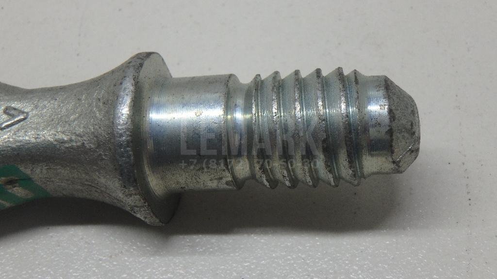 Крюк буксировочный