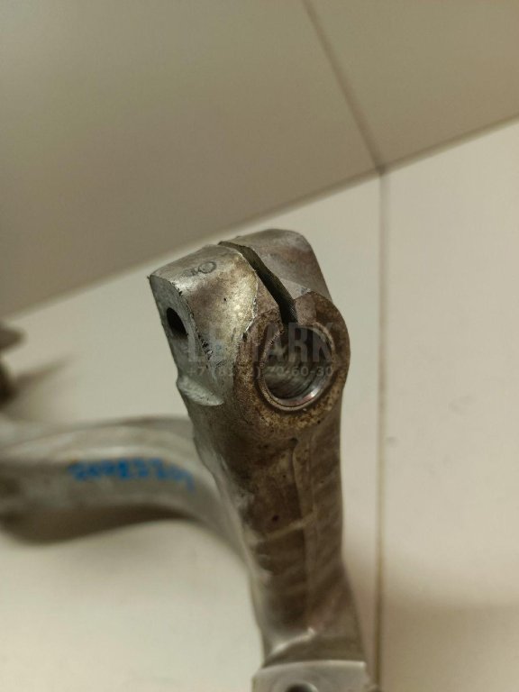 Кулак поворотный передний правый