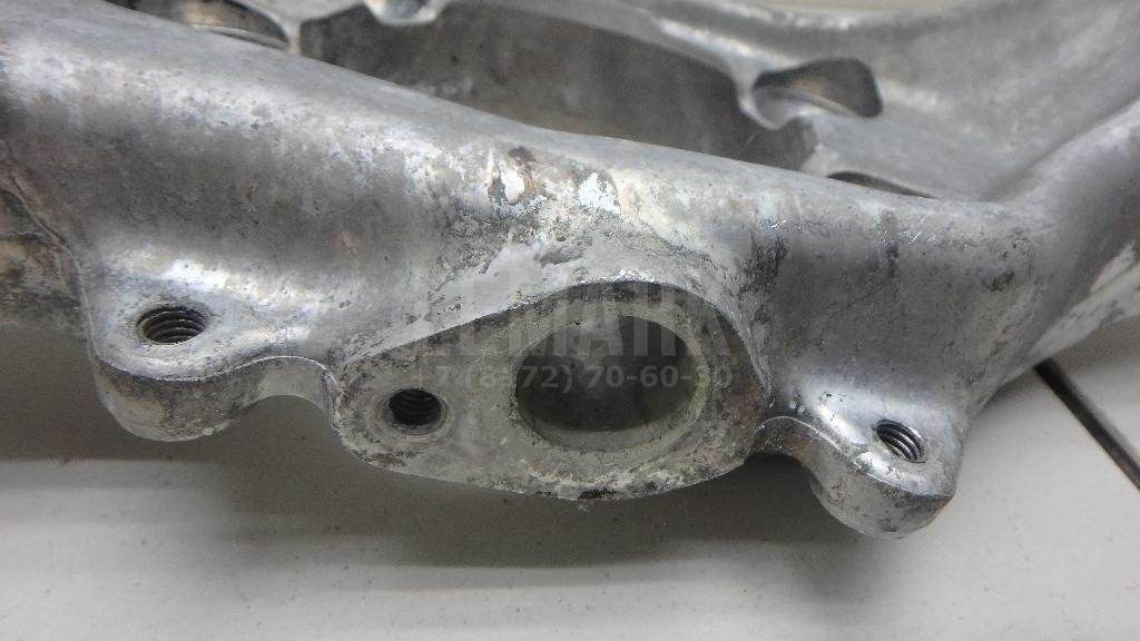 Кулак поворотный передний левый