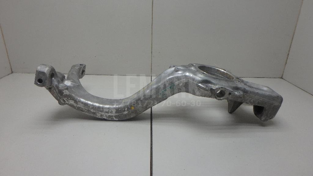 Кулак поворотный передний левый