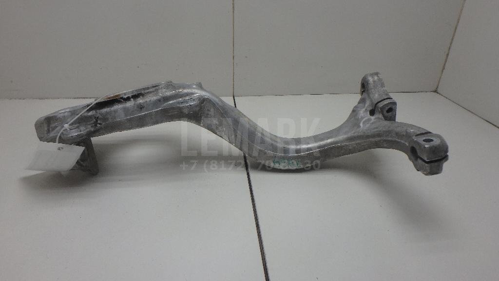 Кулак поворотный передний левый