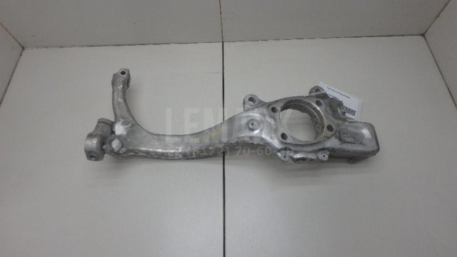 Кулак поворотный передний левый