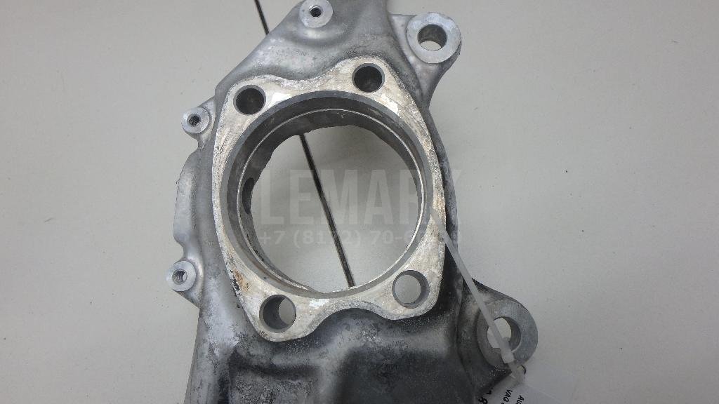 Кулак поворотный передний левый