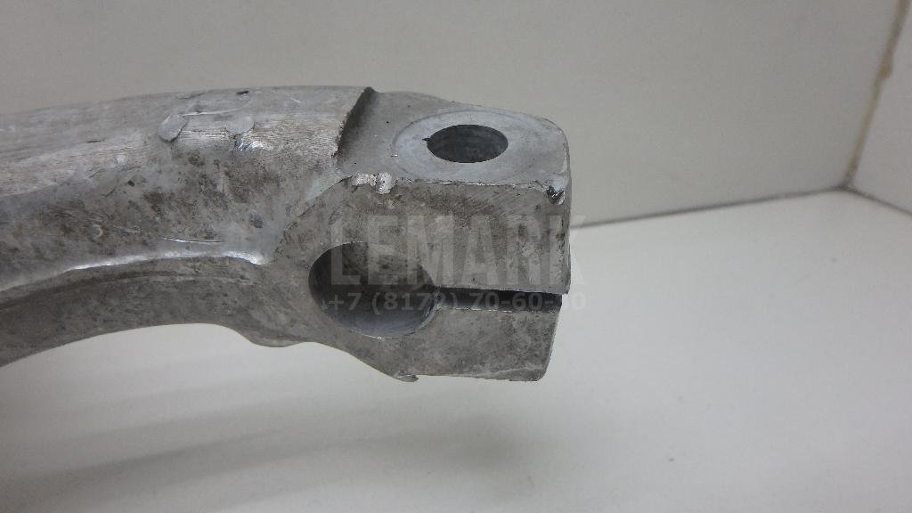 Кулак поворотный передний левый