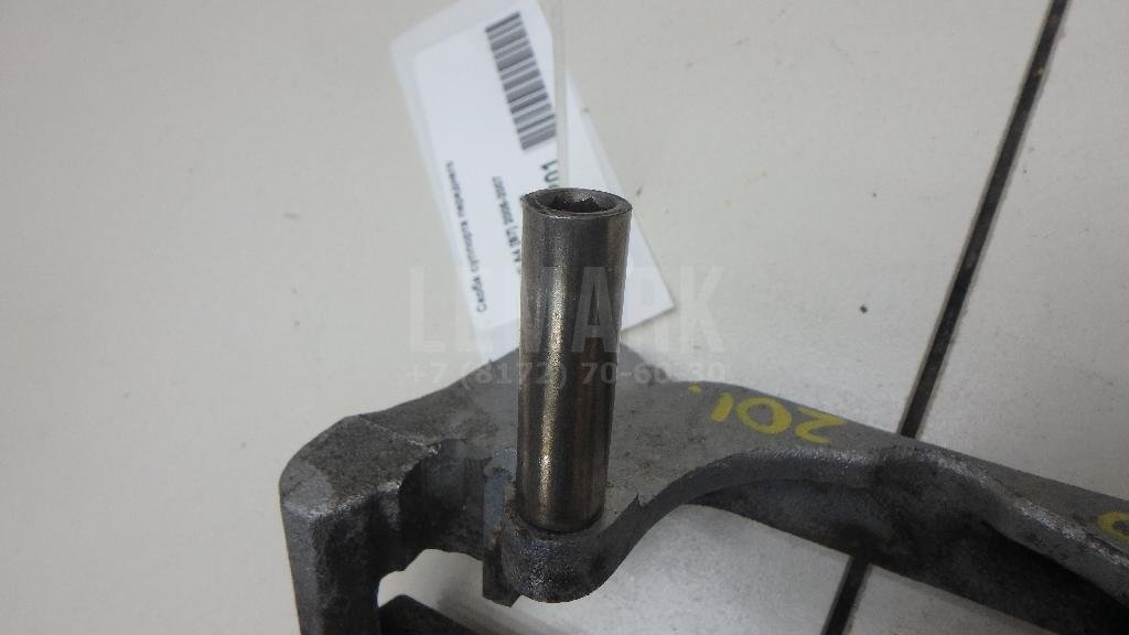 Скоба суппорта переднего