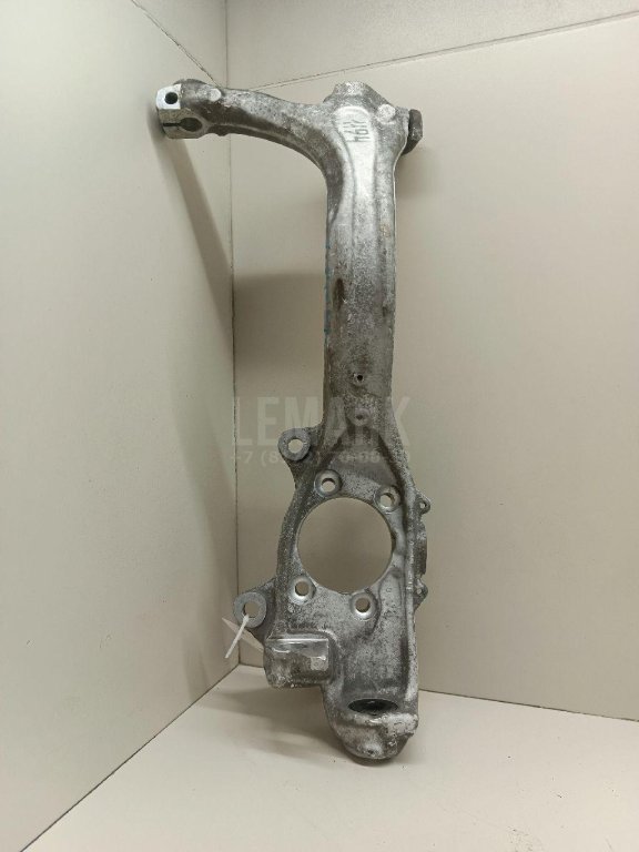 Кулак поворотный передний левый