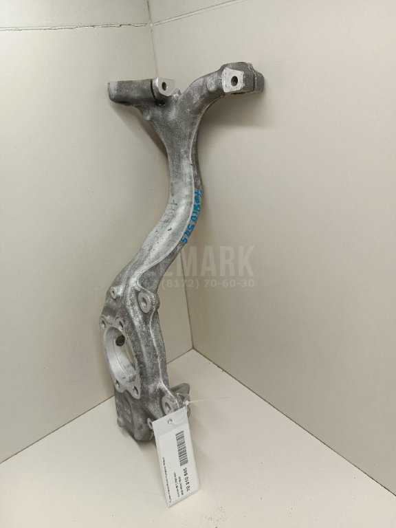 Кулак поворотный передний левый