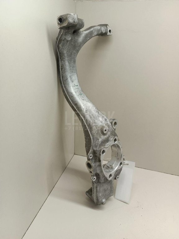 Кулак поворотный передний левый