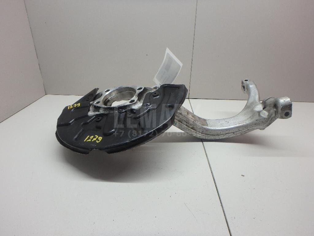 Кулак поворотный передний правый