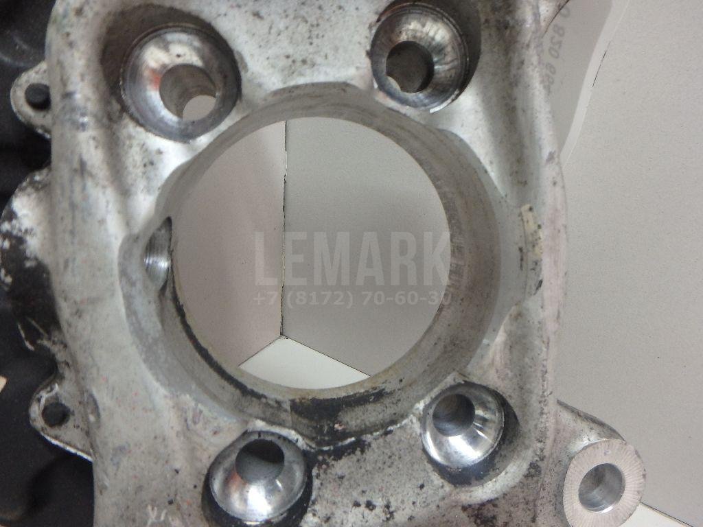 Кулак поворотный передний правый