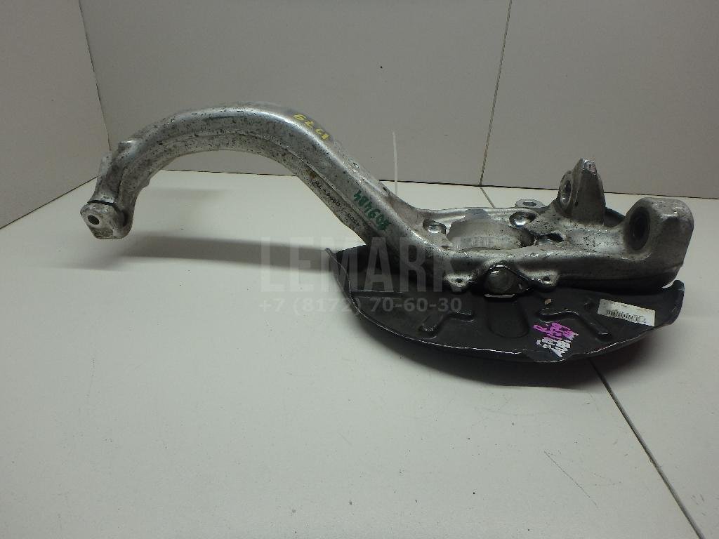 Кулак поворотный передний правый