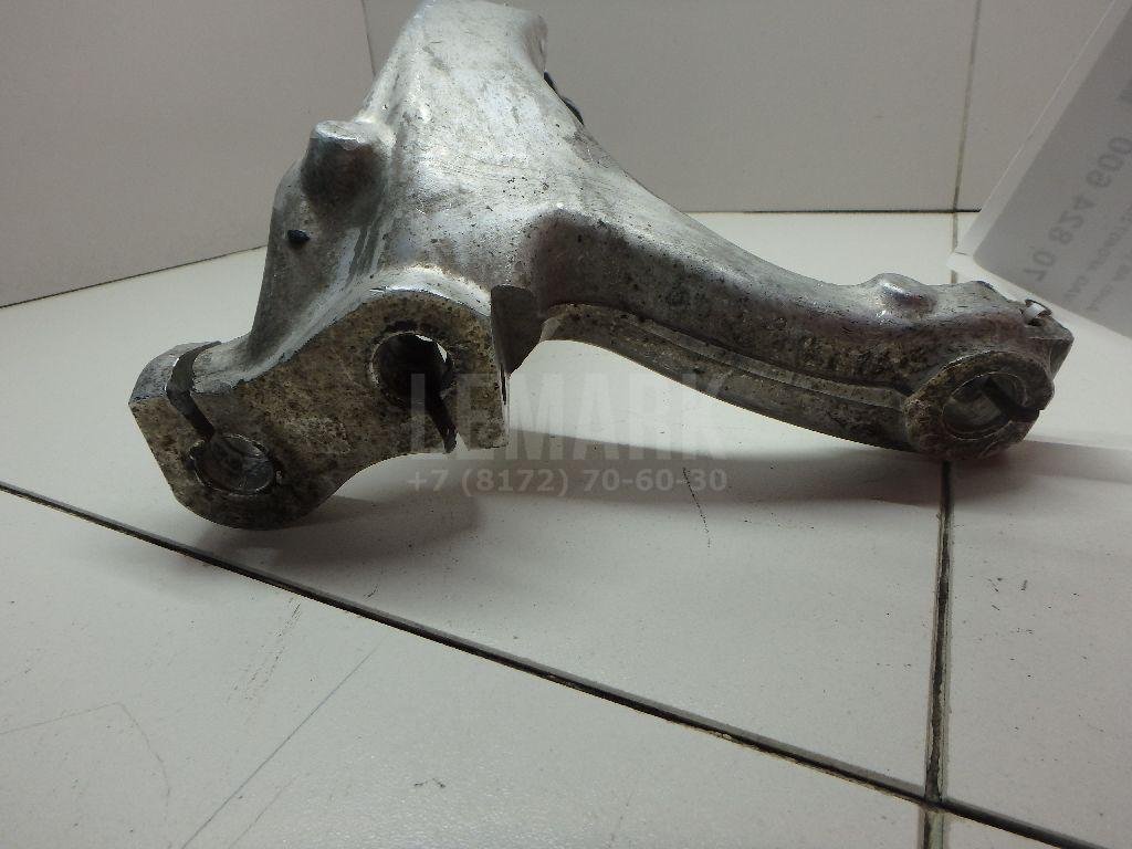 Кулак поворотный передний левый