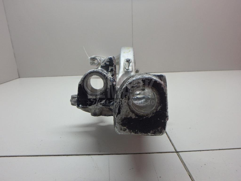 Кулак поворотный передний левый