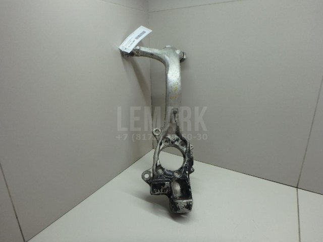Кулак поворотный передний левый
