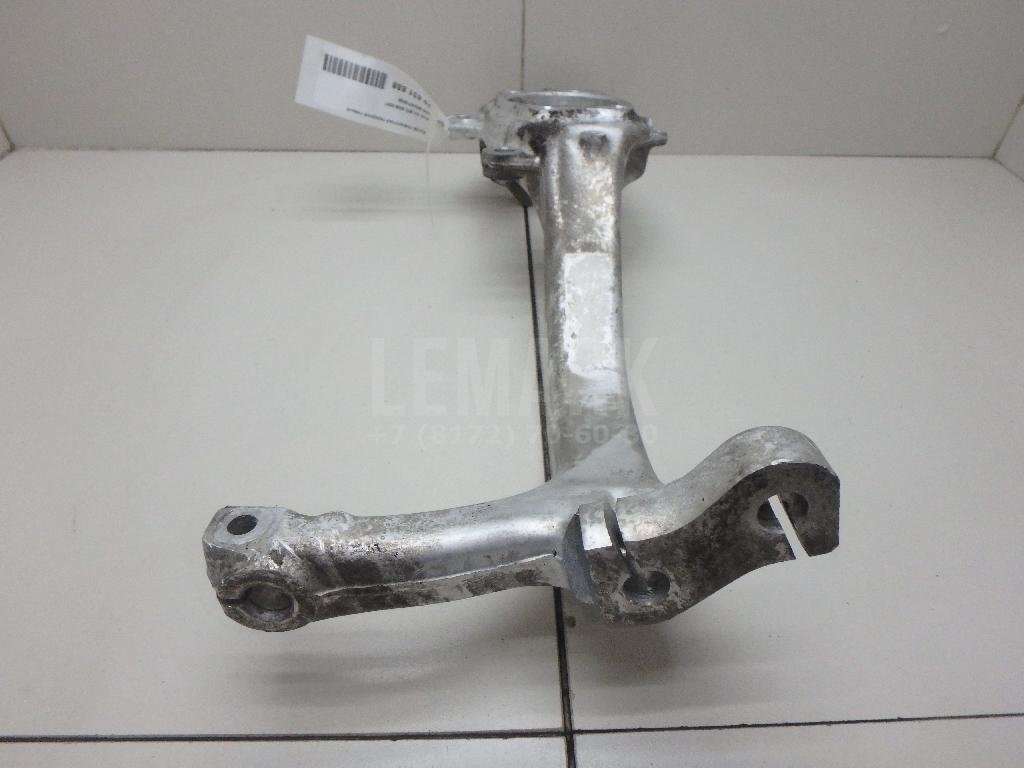 Кулак поворотный передний левый